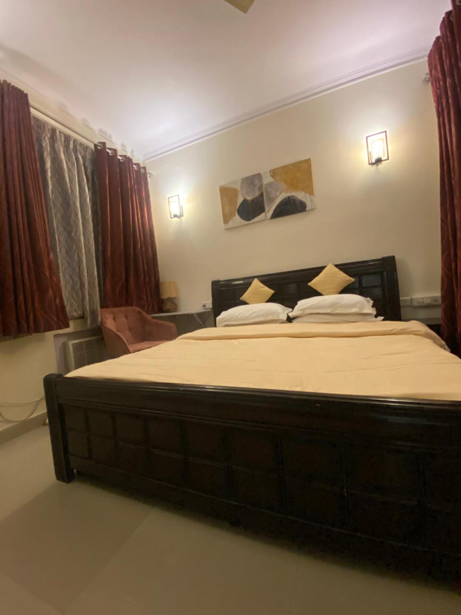 Cosy Condominium New Delhi